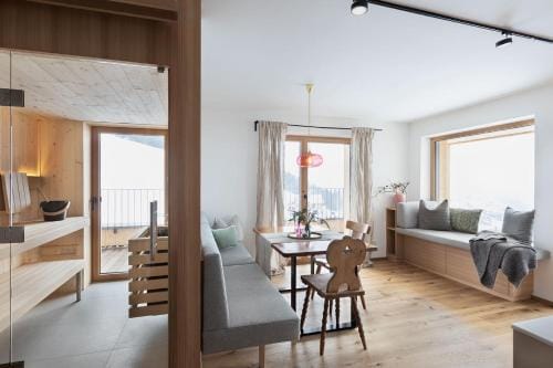 Holzhackerin - the charming Haus am Berg Hotel in Schladming