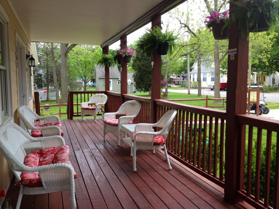 Ahoy Inn Guesthouse Inn in South Bass Island