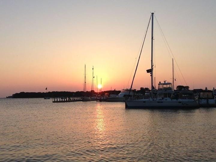 Ahoy Inn Guesthouse Inn in South Bass Island