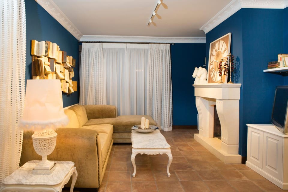 Shared lounge/TV area