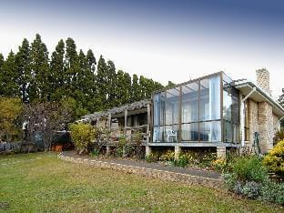 Derwent Vista Holiday House Hotel in Tasmania