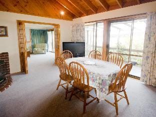 Derwent Vista Holiday House Hotel in Tasmania