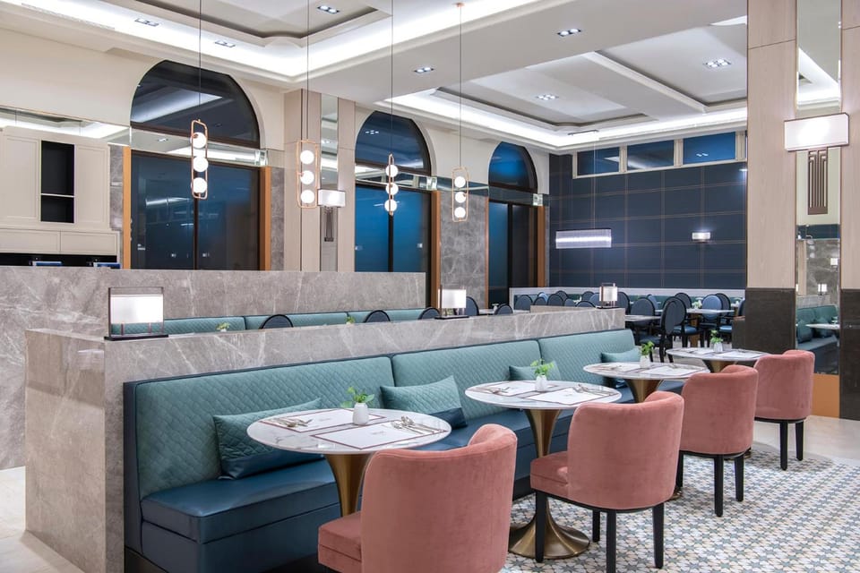 Hamp Court Palace Hotel in Taipei City