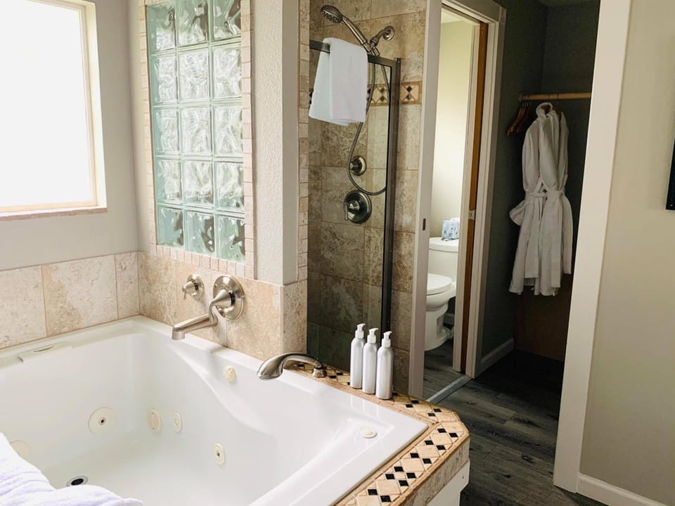 Boardwalk Cottages Inn in Long Beach