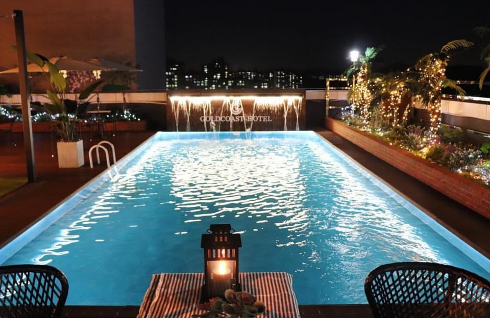 Swimming pool [outdoor]