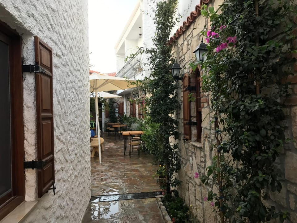 Monza House Otel Hotel in İzmir Province