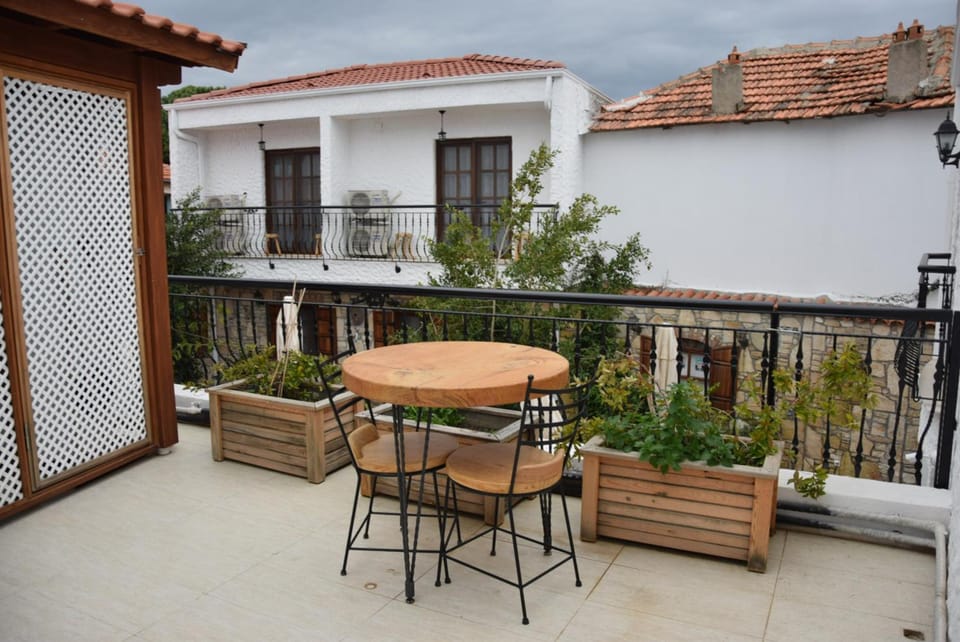 Monza House Otel Hotel in İzmir Province