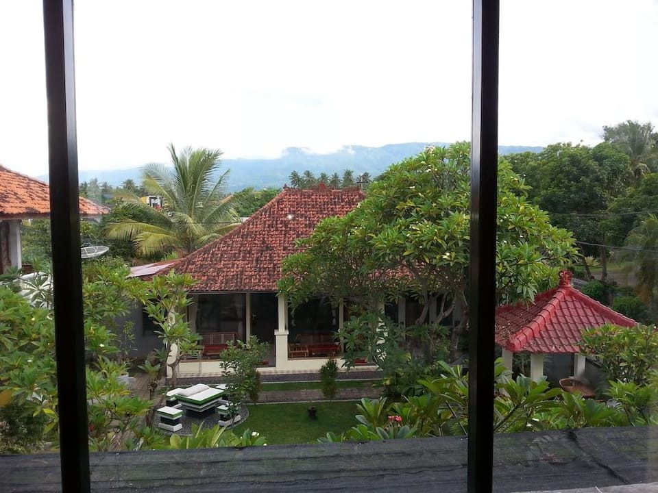 Puri Mandhara Lovina Hotel in Buleleng