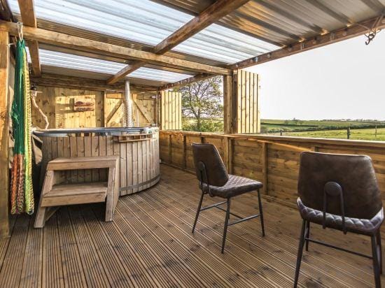 Fern Cottage - Luxurious 1 Bedroom - Blossom Farm Hotel in Wales