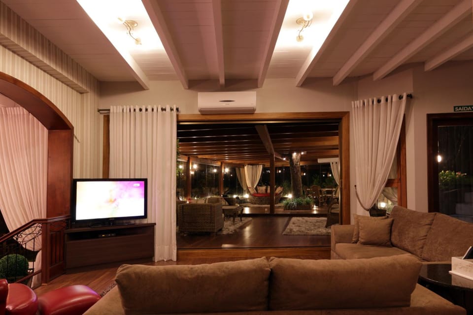 Shared lounge/TV area
