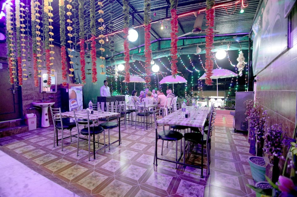 Hotel Rashmi                                                         Hotel in Agra