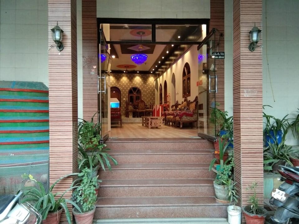 Hotel Rashmi                                                         Hotel in Agra