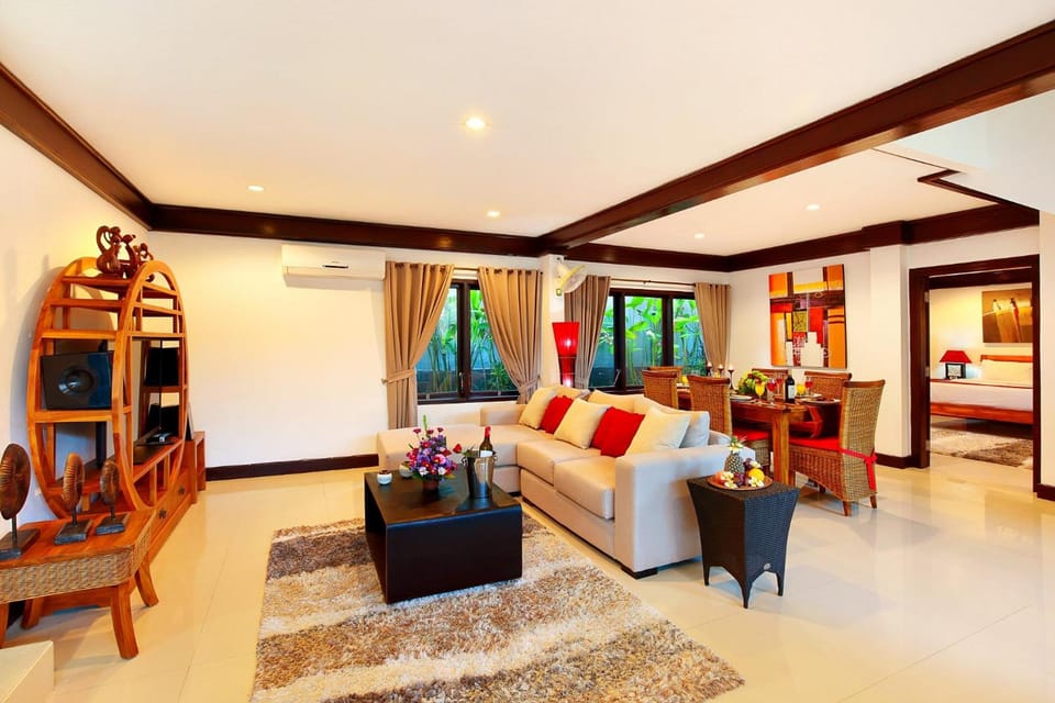 Shared lounge/TV area
