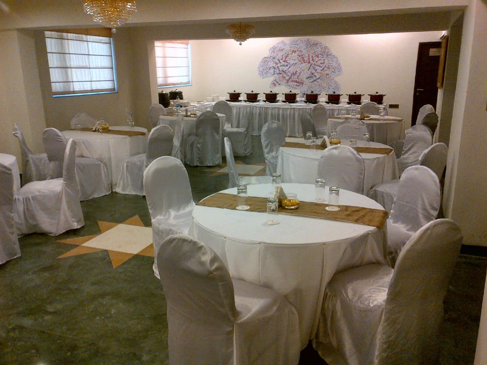 The Maple Leaf Hotel Hotel in Lucknow