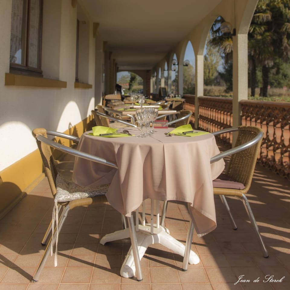 Logis Hotel Le pont d'Arcole Hotel in Occitanie