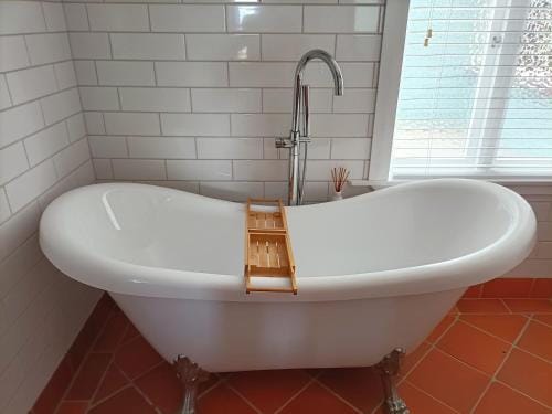 Connemara Country Lodge Hotel in Auckland Region
