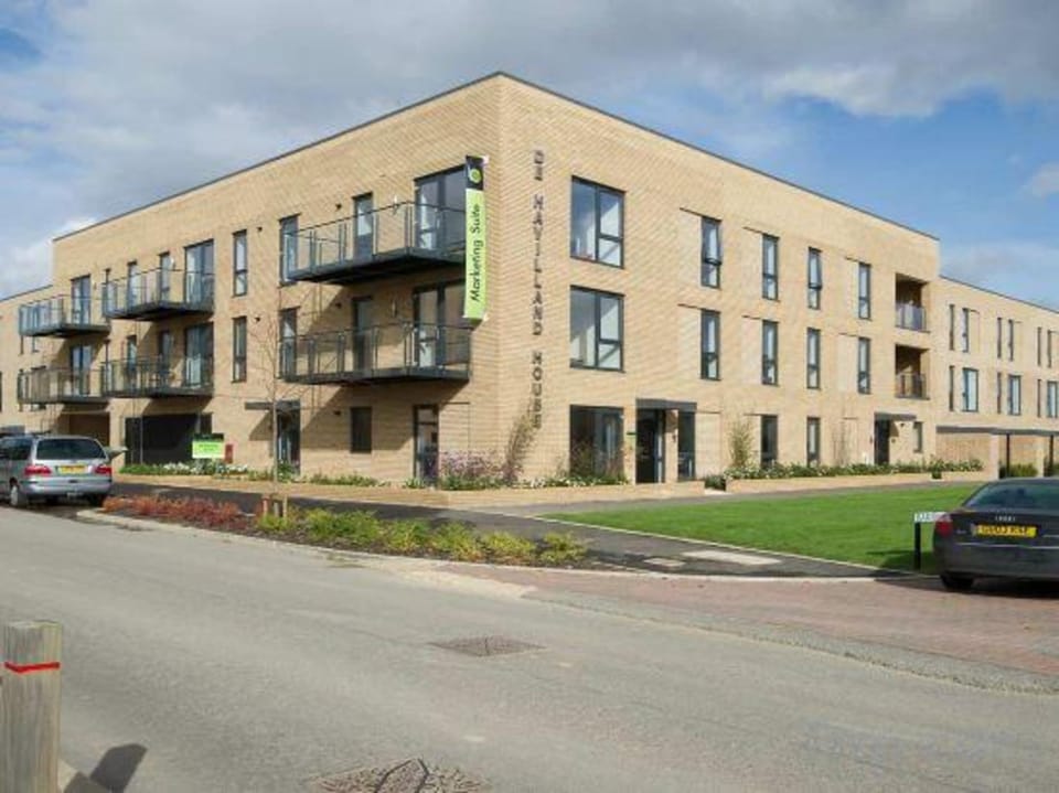 Tailored Stays - De Havilland House Hotel in Cambridge