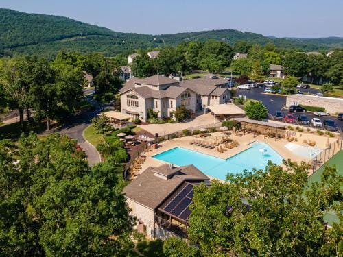 Branson Getaway, Pools, Hot Tub & Lake Access Hotel in Branson