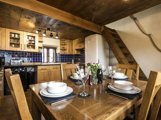Foxglove - Luxurious Barn Conversion Hotel in Wales