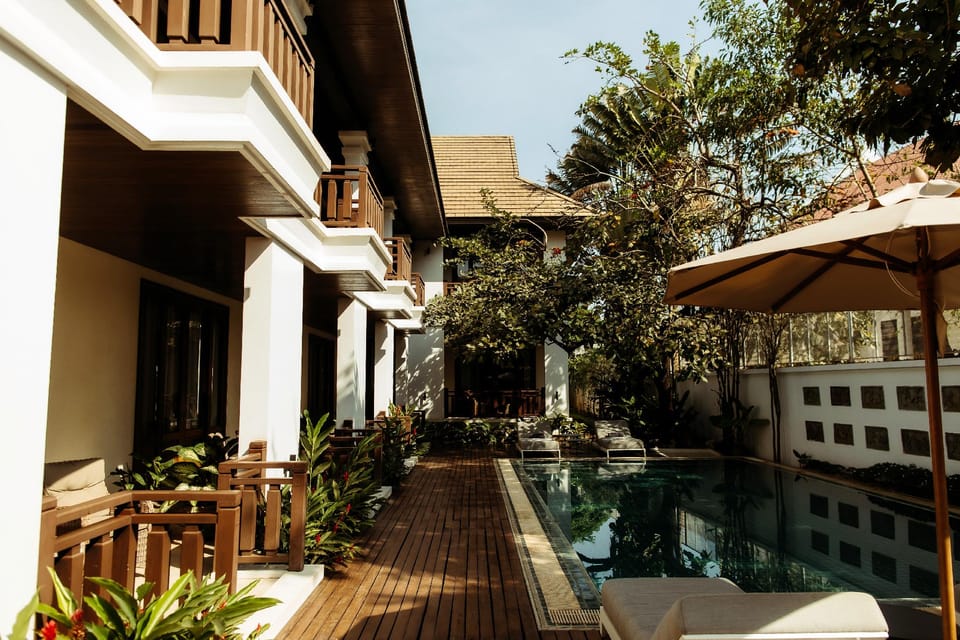 Swimming pool [outdoor]