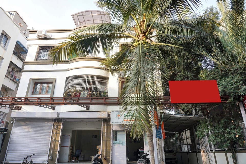 Townhouse The Upper Room Near Pune Airport Hotel in Pune