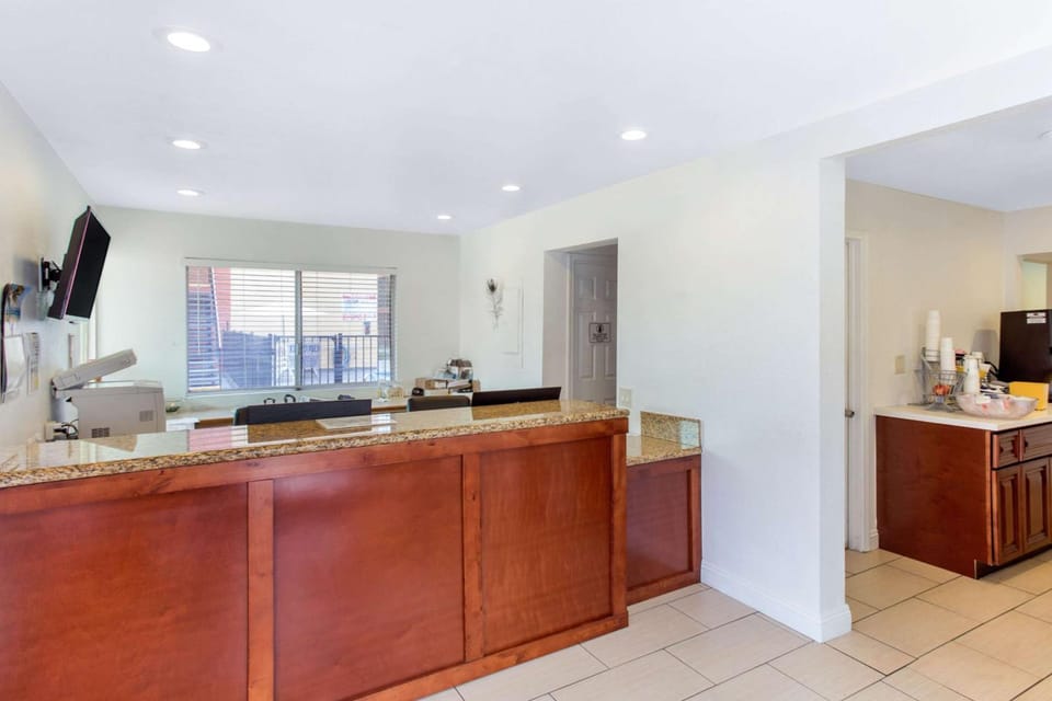 Howard Johnson Suites by Wyndham San Diego Chula Vista/BayFt Hotel in National City