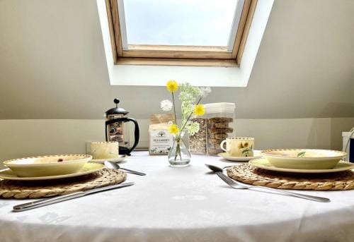 Priors Oak - A Cosy Studio with Countryside Views in Dorset Hotel in North Dorset District