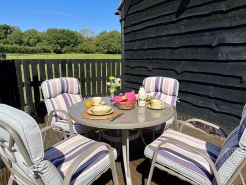 Priors Oak - A Cosy Studio with Countryside Views in Dorset Hotel in North Dorset District