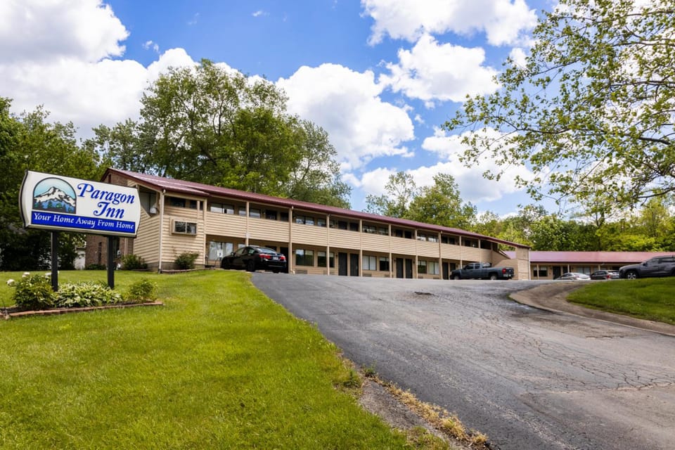 Paragon Inn Hillsboro Inn in Ohio