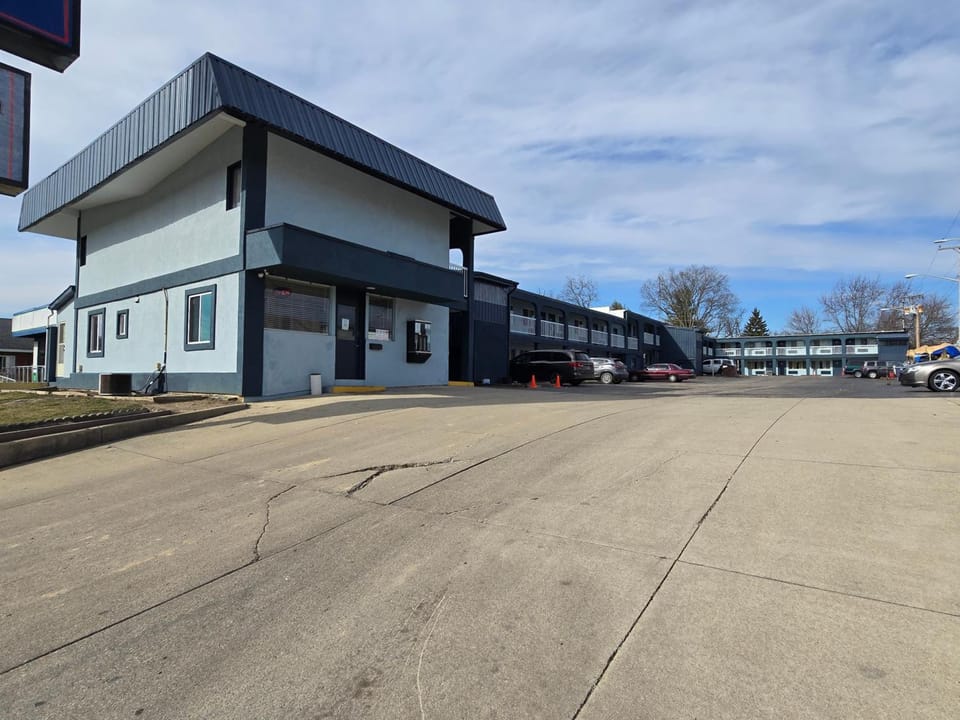 Richmond Inn & Suites Motel in Indiana