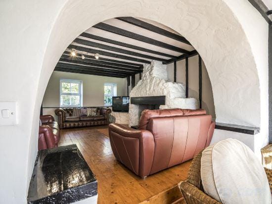 Barn Conversion - Hot Tub - Penally - Tenby Hotel in Saint Florence
