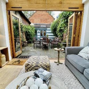 Dolls House - Luxury Townhouse - from 400 Per Night Hotel in Henley-on-Thames