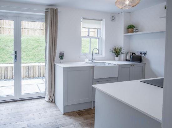 Brook Cottage - 2 Bedroom Cottage - Dale Hotel in Marloes and St. Brides