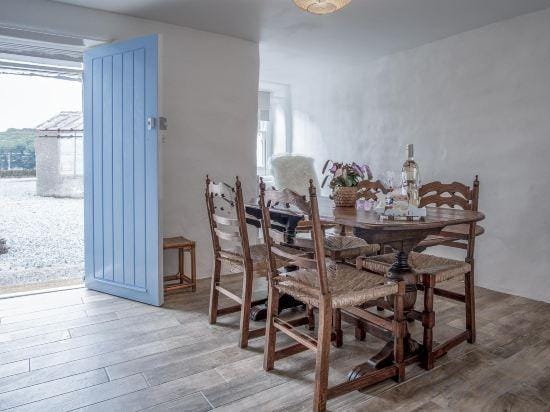 Brook Cottage - 2 Bedroom Cottage - Dale Hotel in Marloes and St. Brides