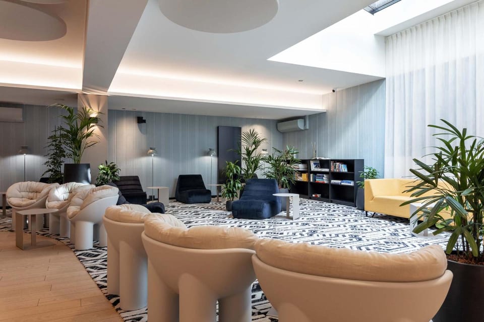 Shared lounge/TV area
