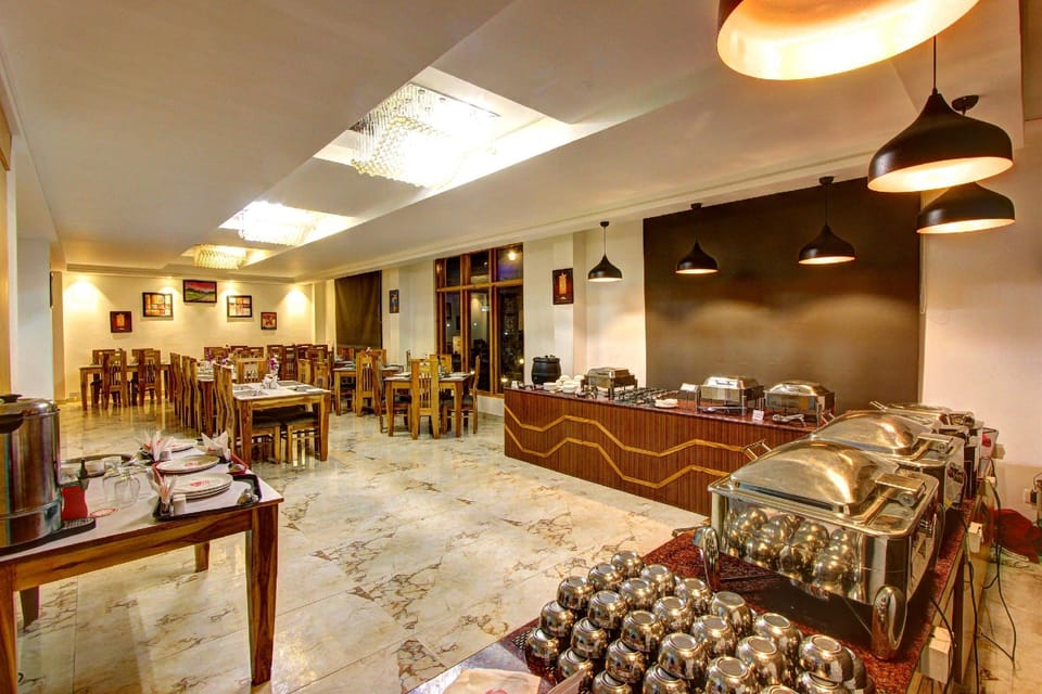 Hill County Resort  Hotel in Manali