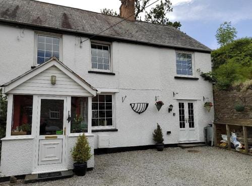 Rooms by the River at Glan Aber Hotel in Wales