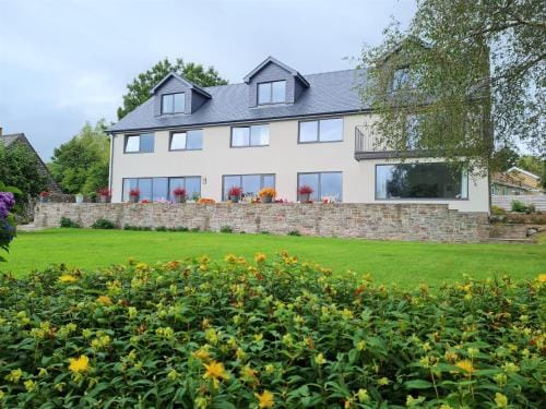 Camden Lodge B&B and Cottage Brecon Hotel in Brecon