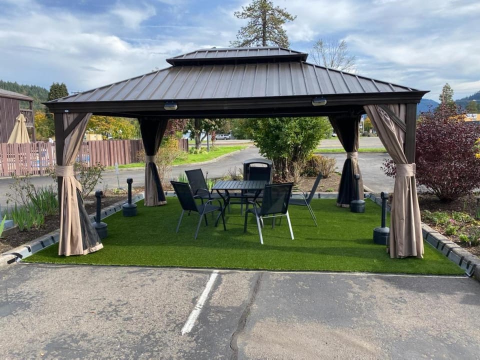 Oakridge Inn & Suites Hotel in Oregon