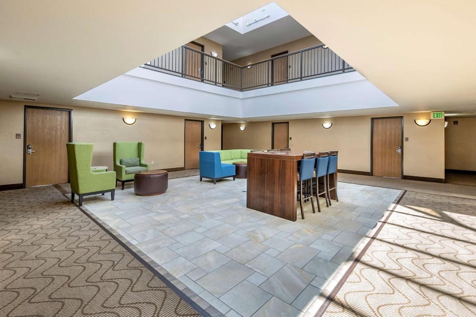 THE ATRIUM HOTEL SFO AIRPORT - FREE Shuttle & Breakfast Hotel in San Bruno