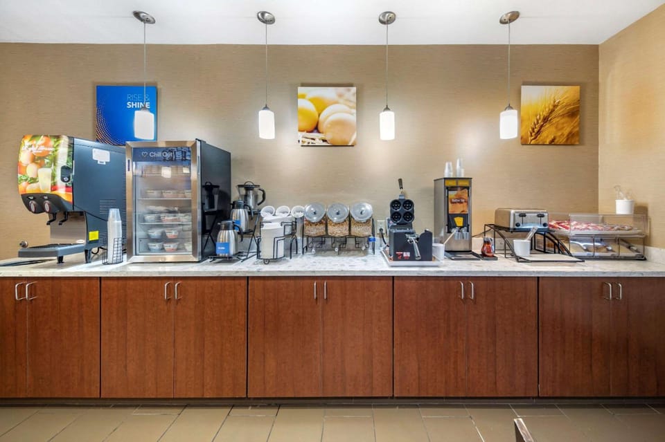 THE ATRIUM HOTEL SFO AIRPORT - FREE Shuttle & Breakfast Hotel in San Bruno