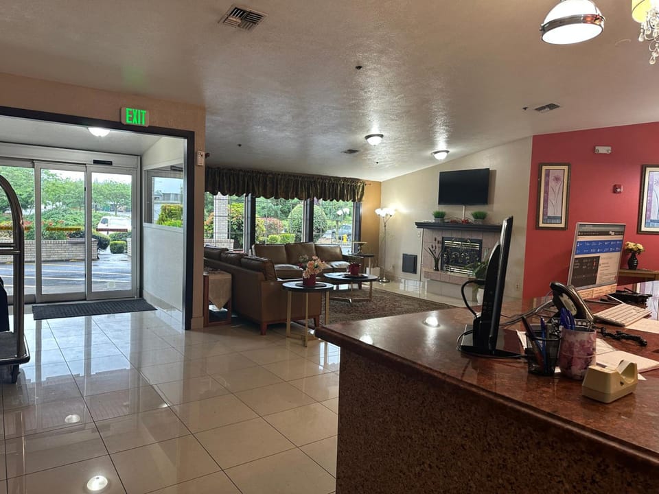Bridgeway Inn & Suites - Portland Airport Hotel in Gresham