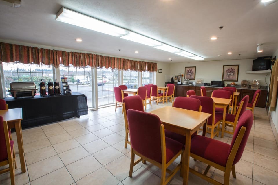 Bridgeway Inn & Suites - Portland Airport Hotel in Gresham