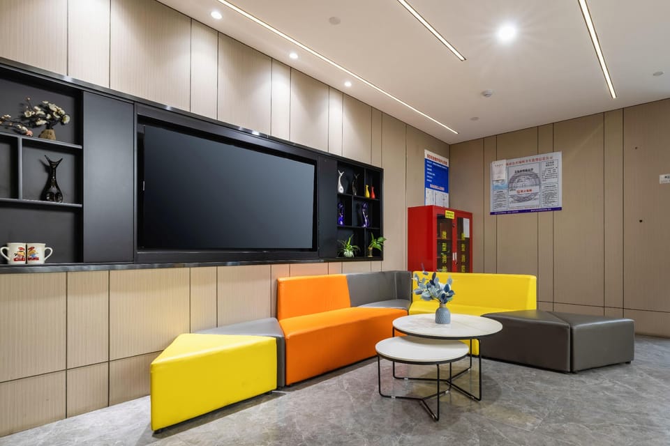 Super 8 Hotel (Huainan Chunlin Plaza) Hotel in Jiangsu
