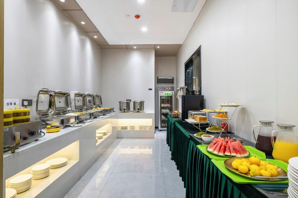 Super 8 Hotel (Huainan Chunlin Plaza) Hotel in Jiangsu