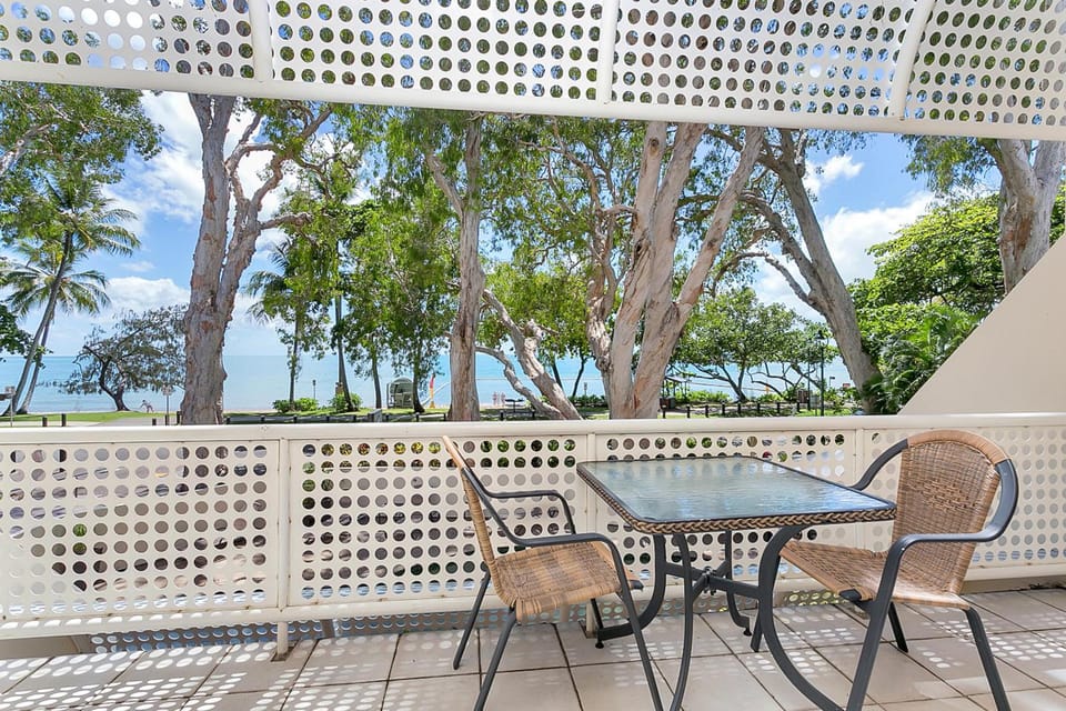 On Palm Cove Beachfront Apartments Apartment hotel in Palm Cove