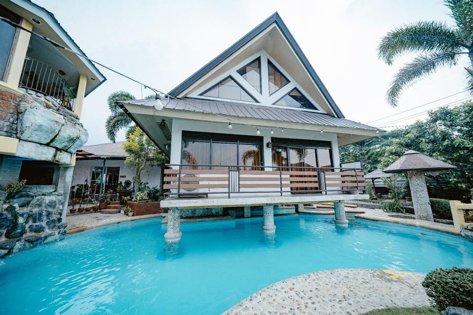 Swimming pool [outdoor]