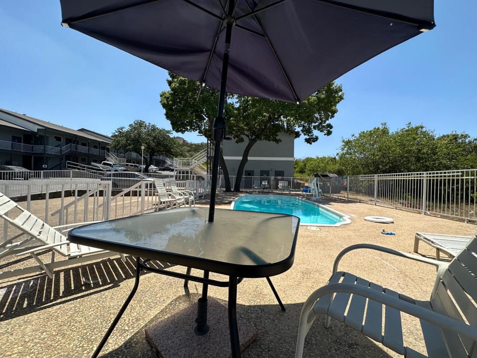 Home Suites Hill Country Motel in San Antonio