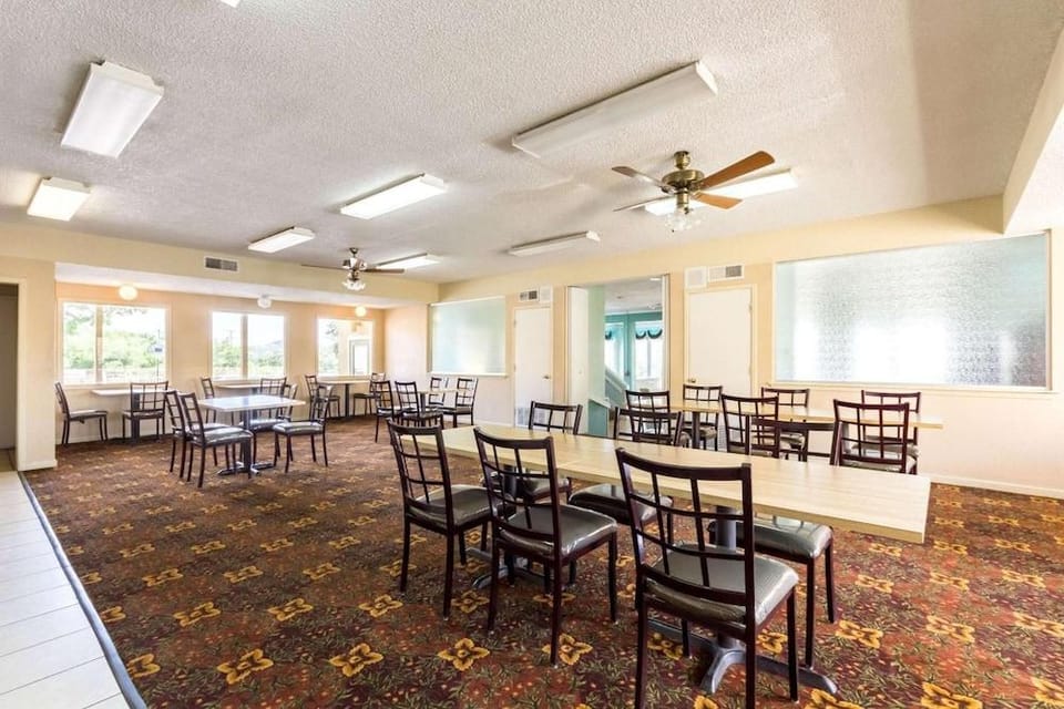Home Suites Hill Country Motel in San Antonio
