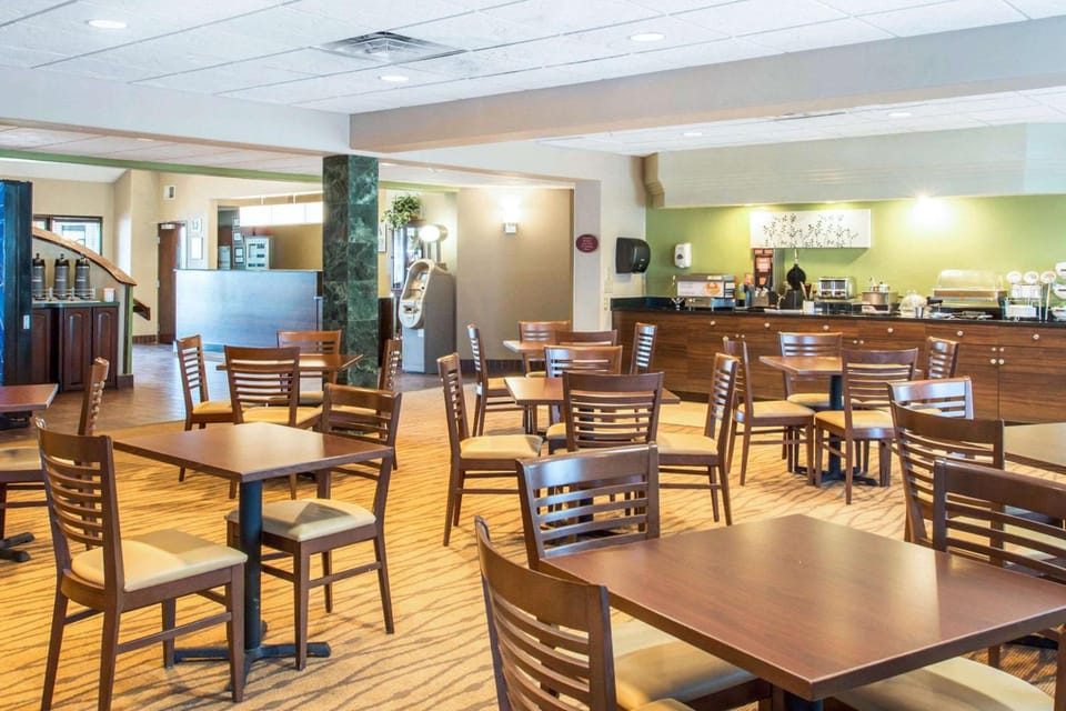 Sleep Inn & Suites Oregon - Toledo Hotel in Oregon
